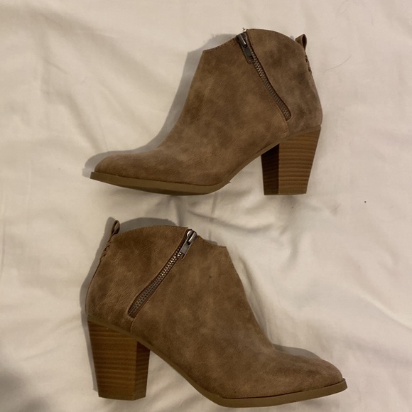 Taupe Report Footwear Ankle Booties Size 9 - Picture 2 of 3